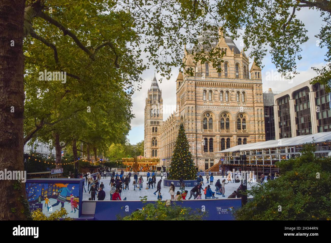 Natural History Museum ice rink and Christmas tree, London, UK 24 October 2021. Stock Photo