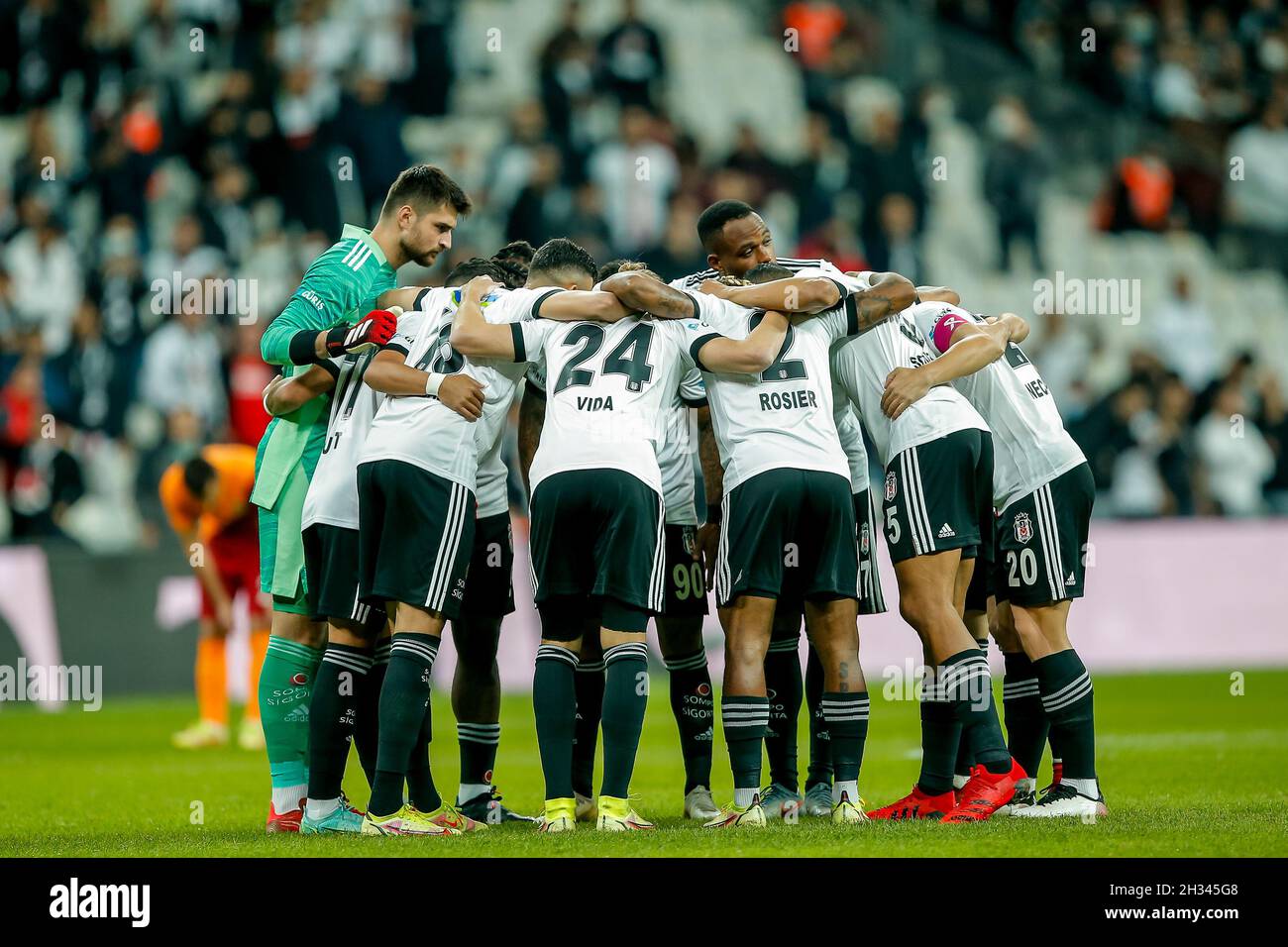 ISTANBUL, TURKEY - OCTOBER 25: players of Besiktas JK during the Super Lig  match between Besiktas and Galatasaray at Vodafone Park on October 25, 2021  in Istanbul, Turkey (Photo by TUR/Orange Pictures