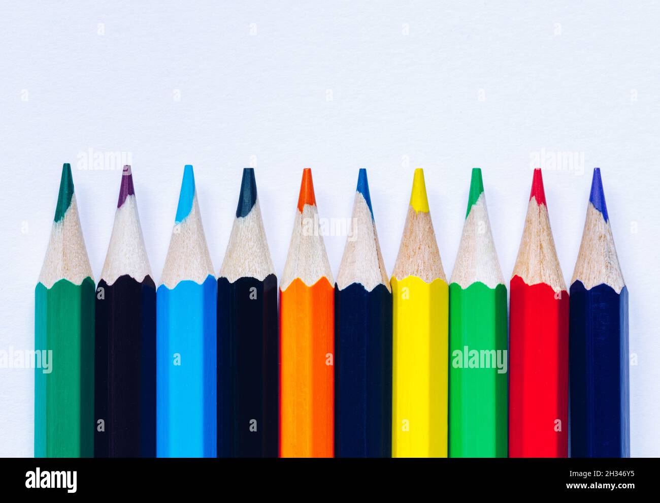 https://c8.alamy.com/comp/2H346Y5/color-pencils-isolated-on-white-background-close-up-of-colored-rainbow-pencils-for-drawing-concept-of-preparing-for-school-and-discounts-on-statione-2H346Y5.jpg