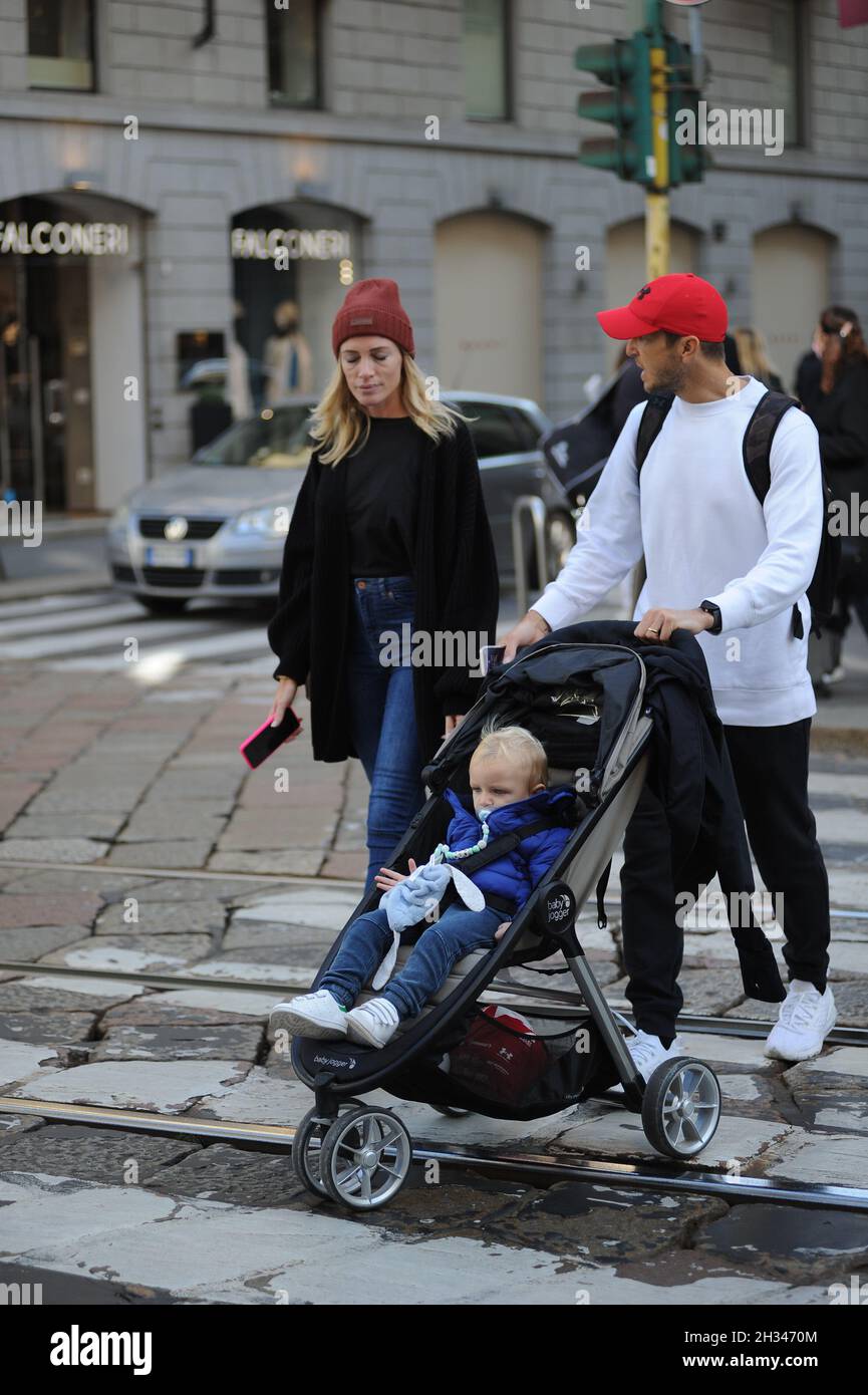 Milan, . 25th Oct, 2021. Milan, 25-10-2021 Massimo Ambrosini, former footballer and now TV commentator for DAZN after several years in SKY, walks through the streets of the center with his wife PAOLA ANGELINI and little Alessandro in the stroller. Credit: Independent Photo Agency/Alamy Live News Stock Photo