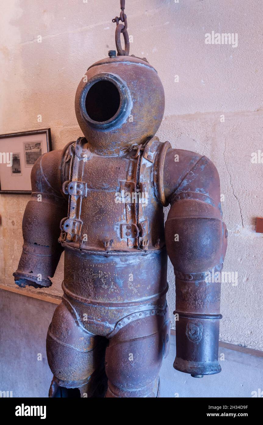 Old diver's diving suit, Museum of the Navy and the Economy, Musée de la Marine et de l'Economie, Marseille, Le Provence, France Stock Photo