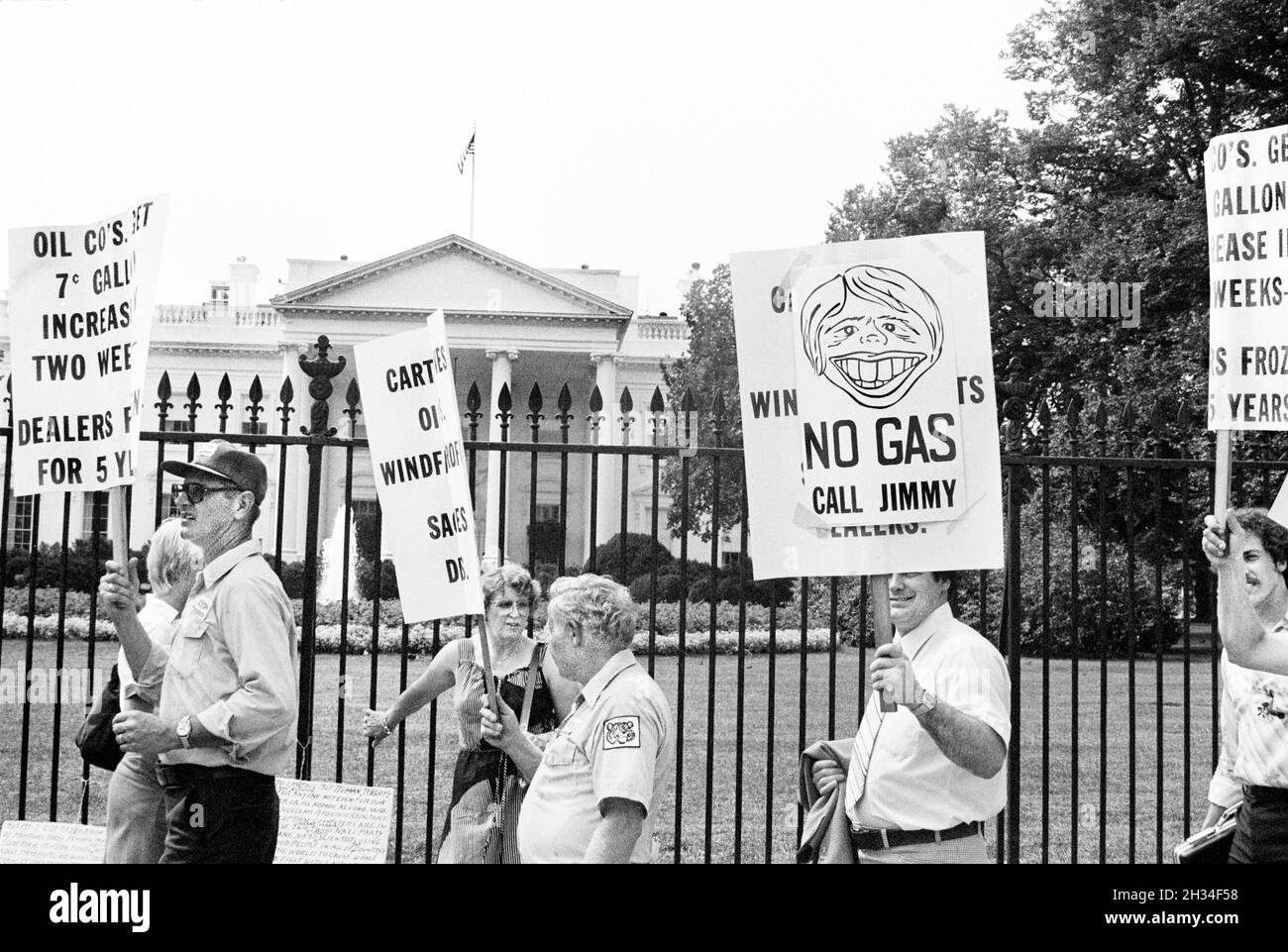 Gasoline dealers demonstrating with picket signs at the White House, Washington, D.C., USA, Marion S. Trikosko, US News & World Report Magazine Collection, August 1, 1979 Stock Photo