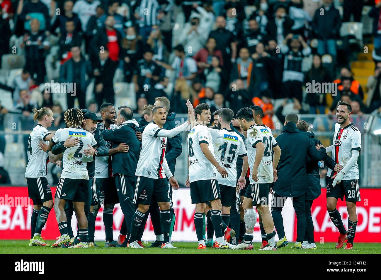 ISTANBUL, TURKEY - OCTOBER 25: players of Besiktas JK celebrate the win  during the Super Lig match between Besiktas and Galatasaray at Vodafone  Park on October 25, 2021 in Istanbul, Turkey (Photo