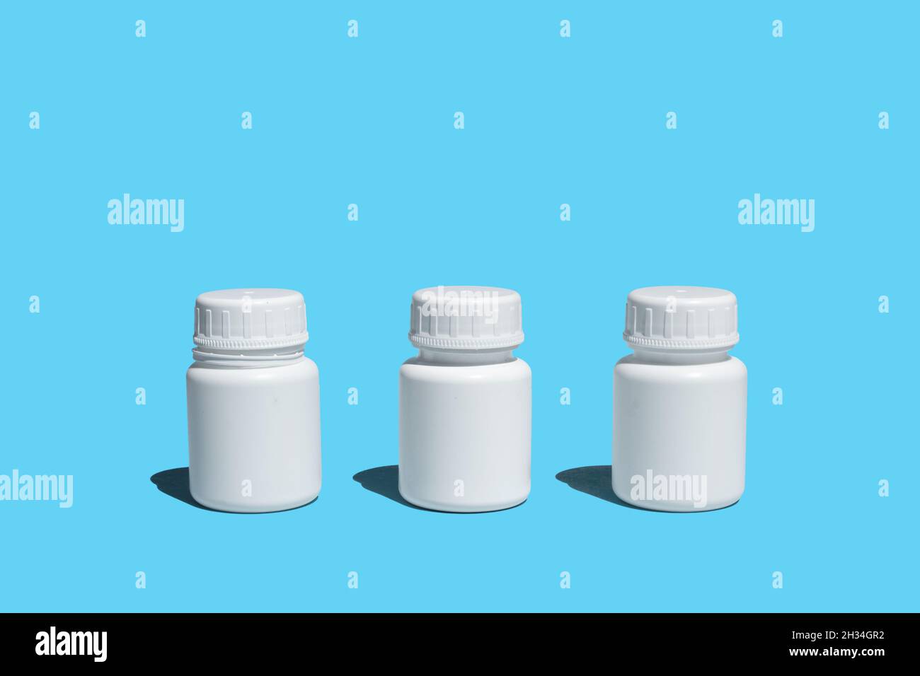 Plastic medical bottles hires stock photography and images Alamy