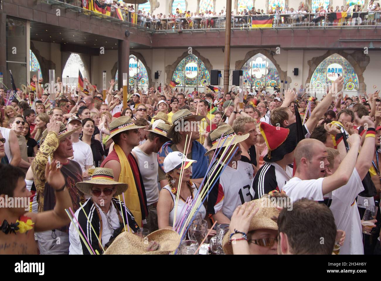 Balearen, Mallorca, s'Arenal, Megaparc, Fußballweltmeisterschaft 2006, Deutschland - Equador, Fußballfans, Majorca, football World Cup Stock Photo