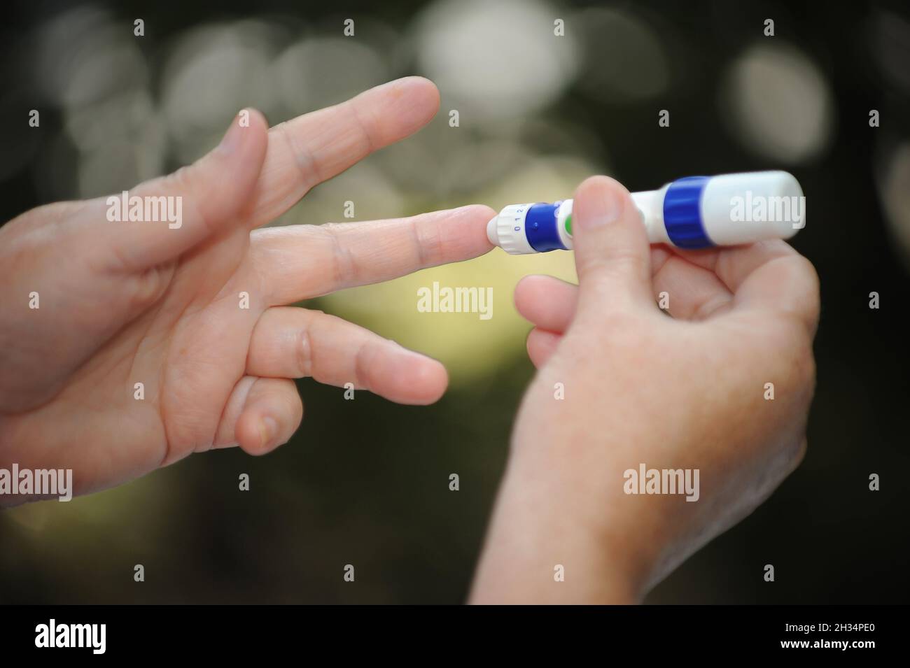 Meter stick drop hires stock photography and images Alamy