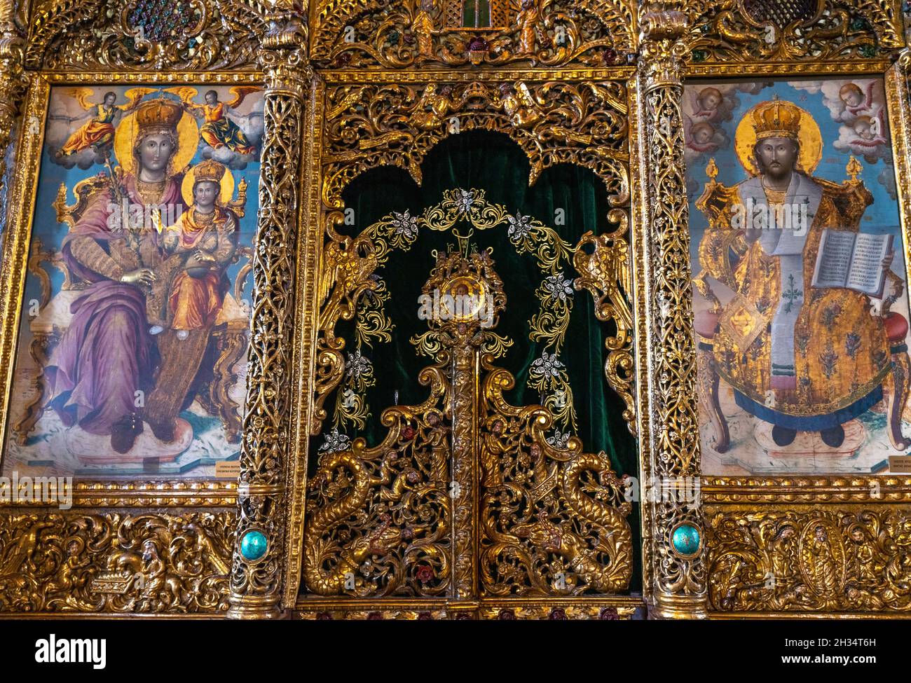 Iconostasis church gold decoration hi-res stock photography and images ...