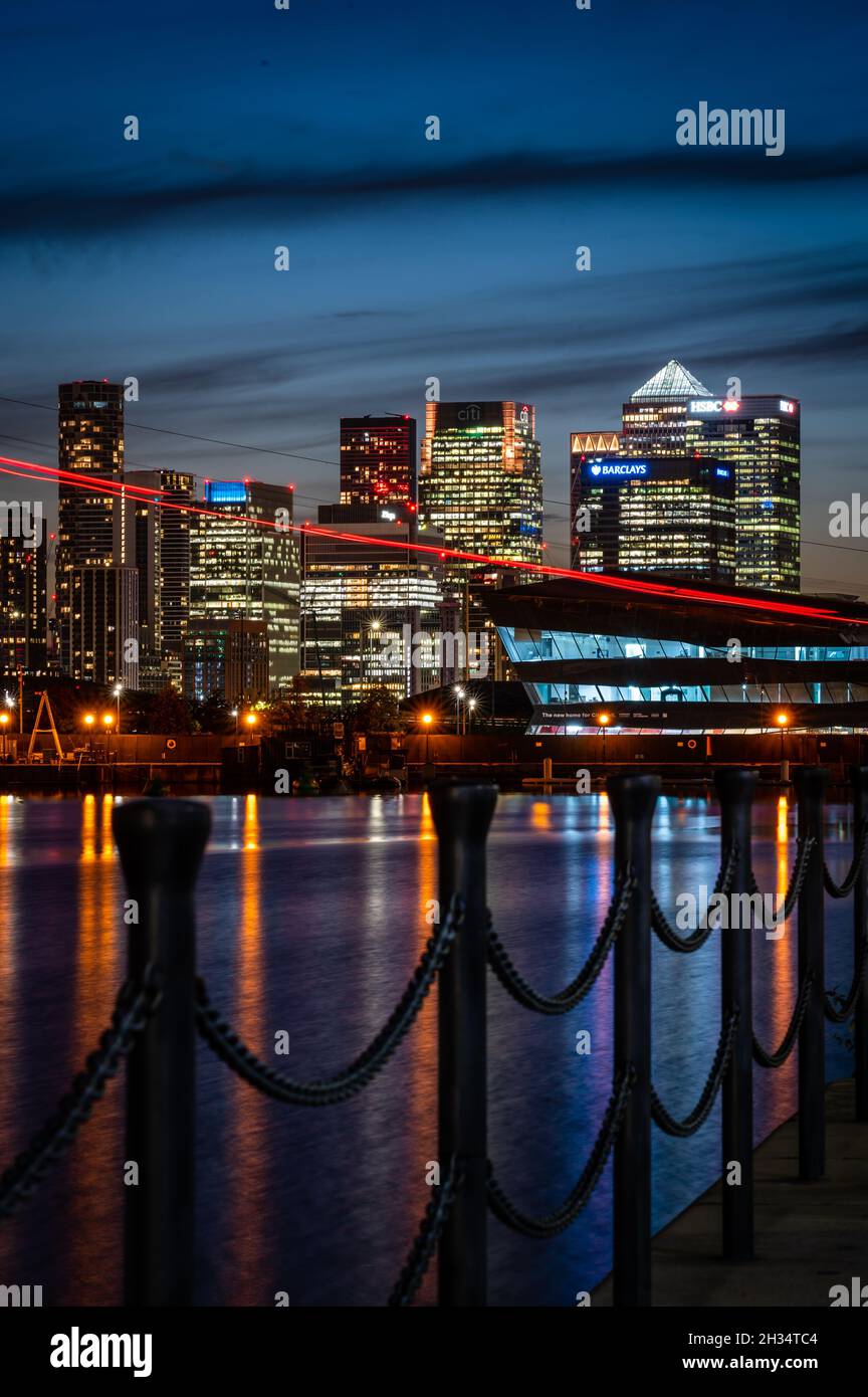 Canary wharf skyline hi-res stock photography and images - Alamy