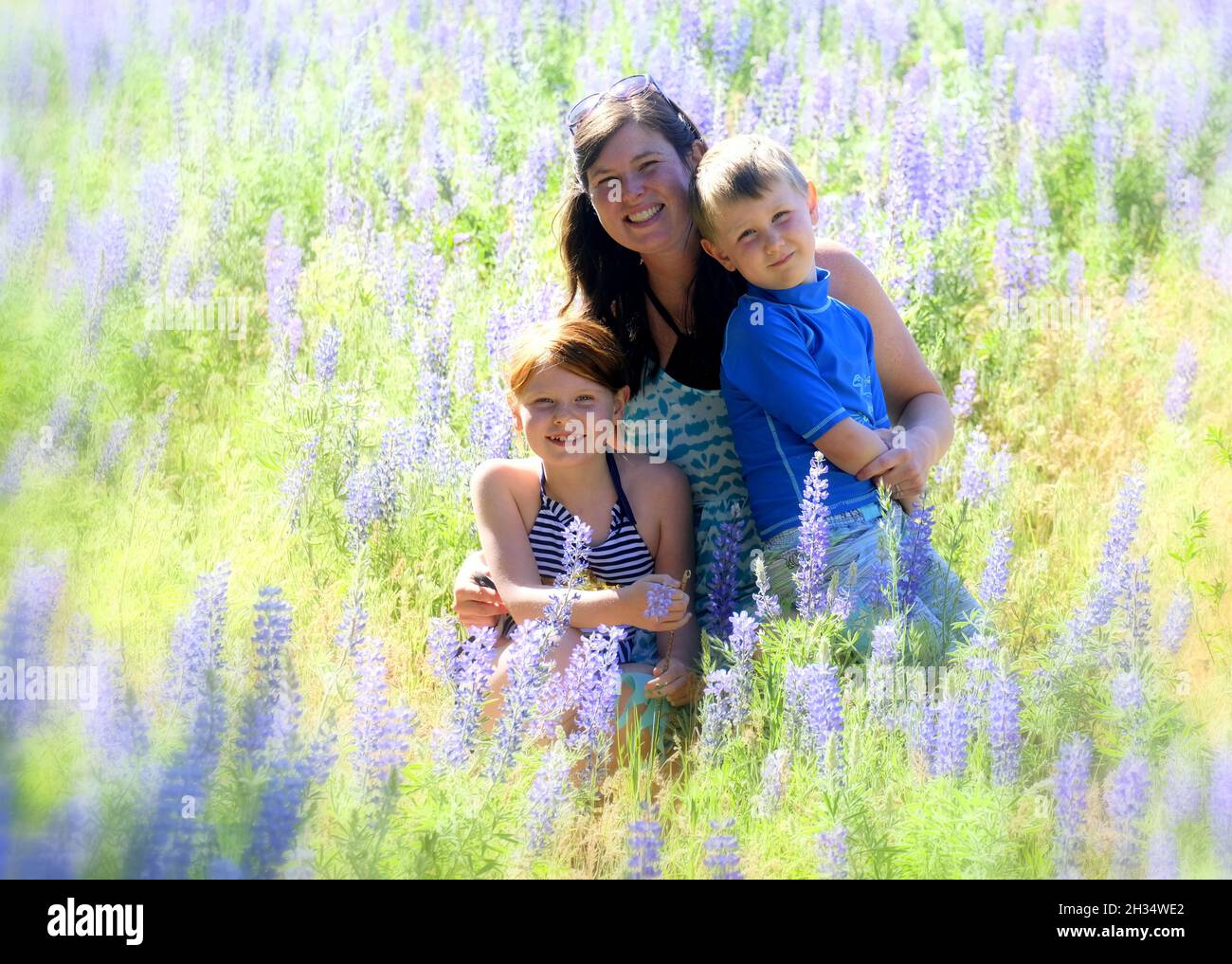 MOM AND HER TWO KIDS (RELEASED) Stock Photo
