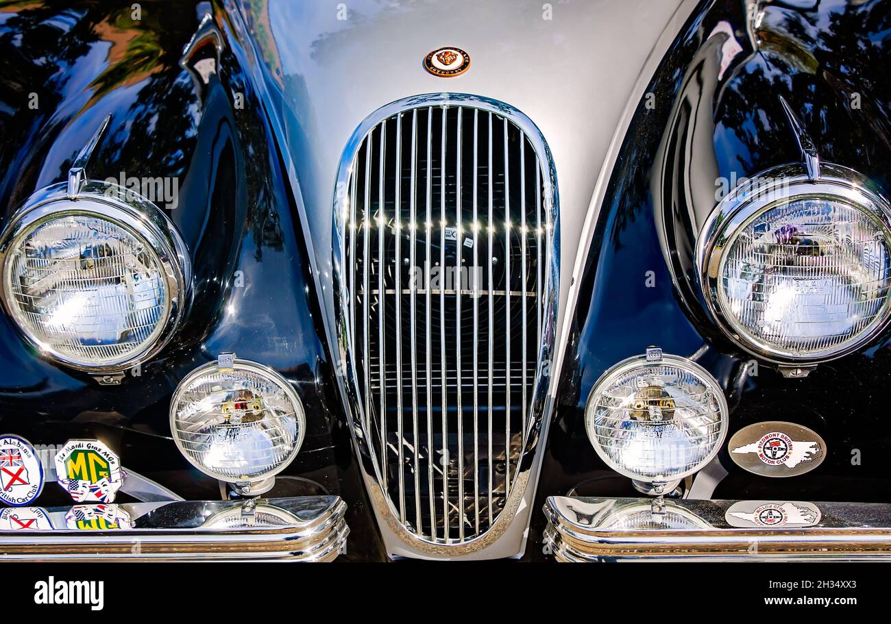 Detalhes Da Luz De Fundo E Para-choques De Um Antigo Modelo Clássico De  Jaguar De Carro Em Inglês Foto Editorial - Imagem de retro, transporte:  268074756