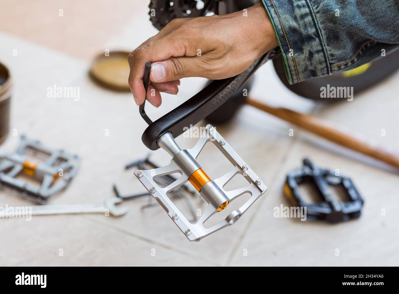 The man changing bike pedals. Mountain bike upgrade concept Stock Photo