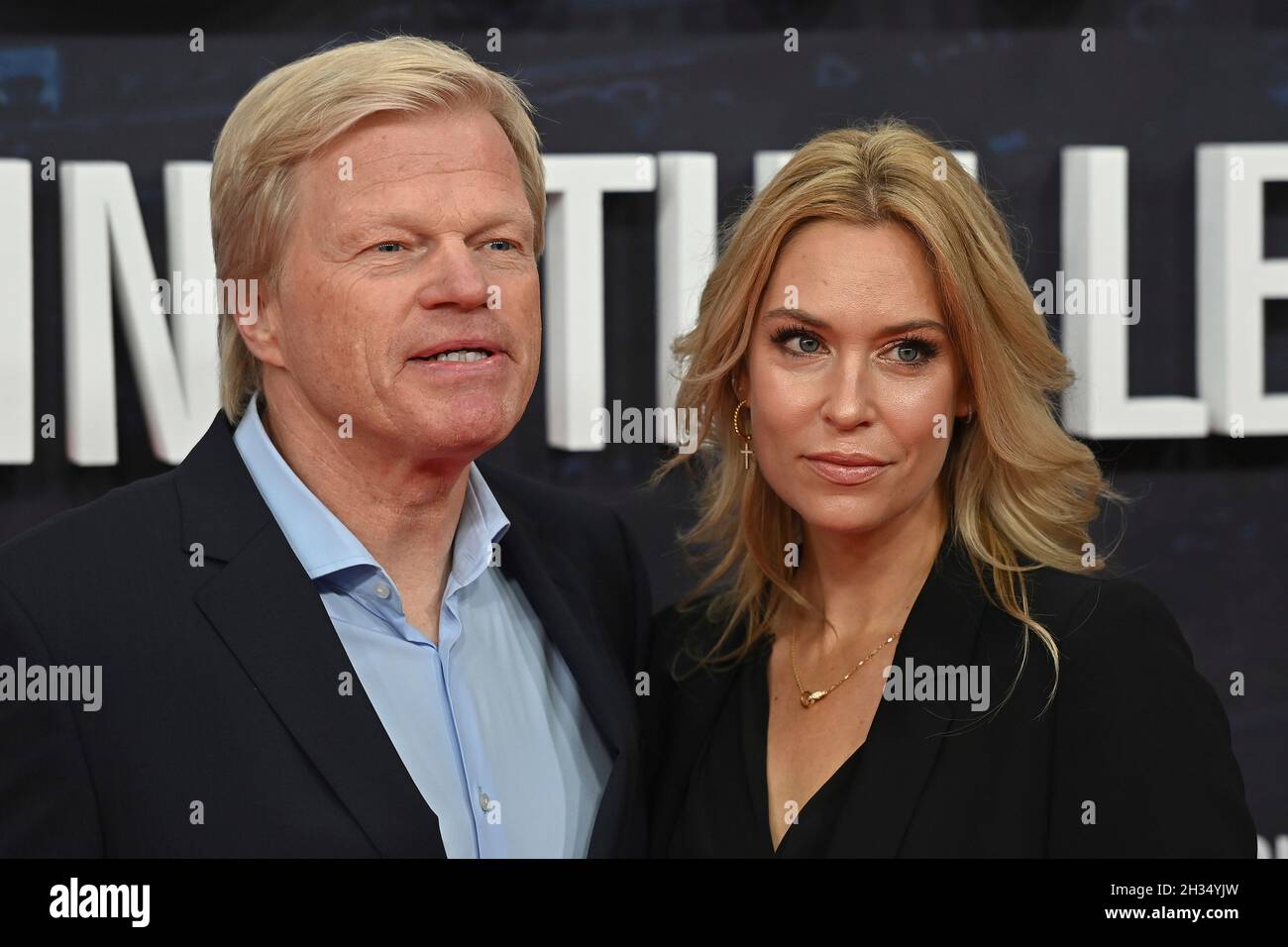 Oliver KAHN (CEO FCB) with his wife Svenja. Premiere party for the Amazon  Original Documentary FC BAYERN Ð BEHIND THE LEGEND on October 25th, 2021 at  the Arri Kino in Munich, red