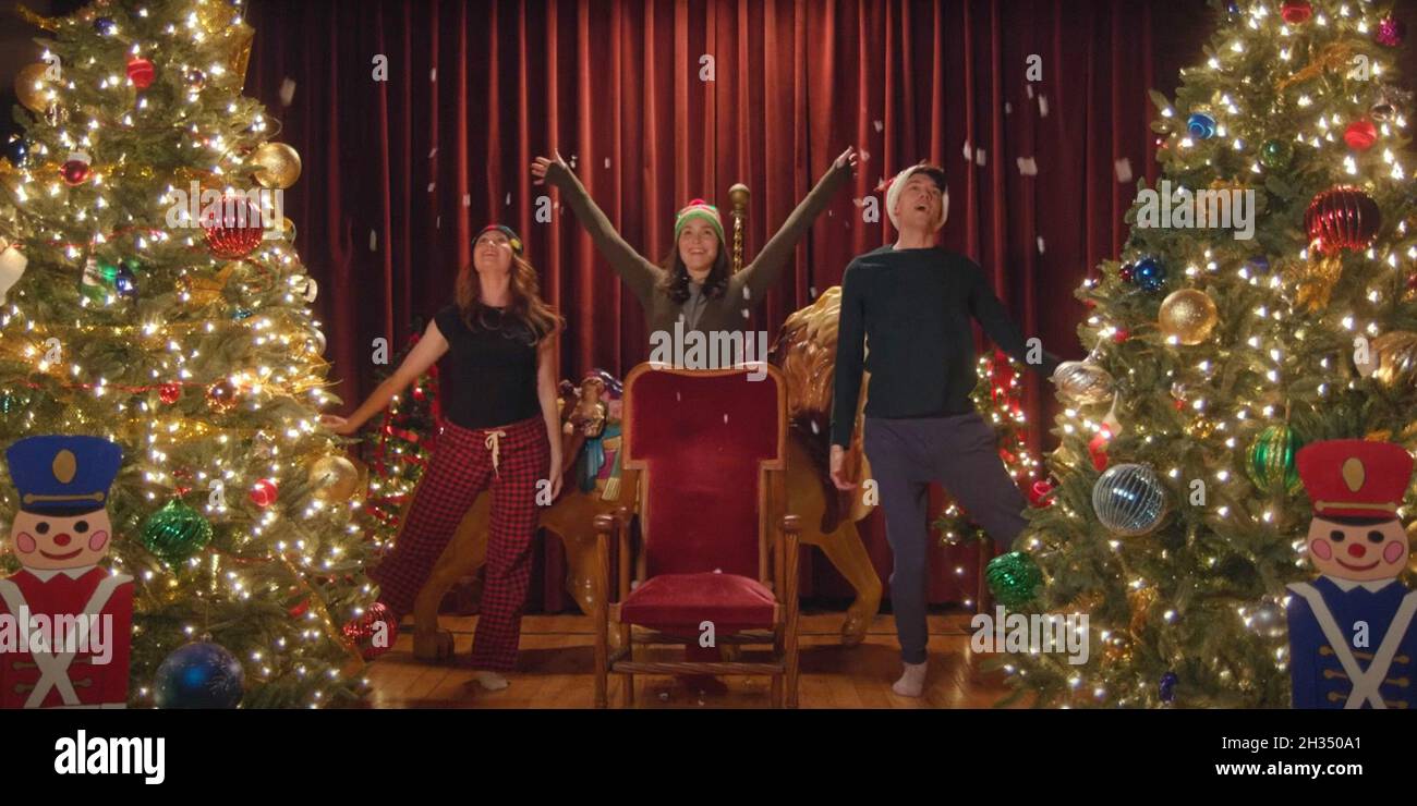 CHRISTMAS ON THE CAROUSEL, from left Rachel Oremland, Madeleine Dauer