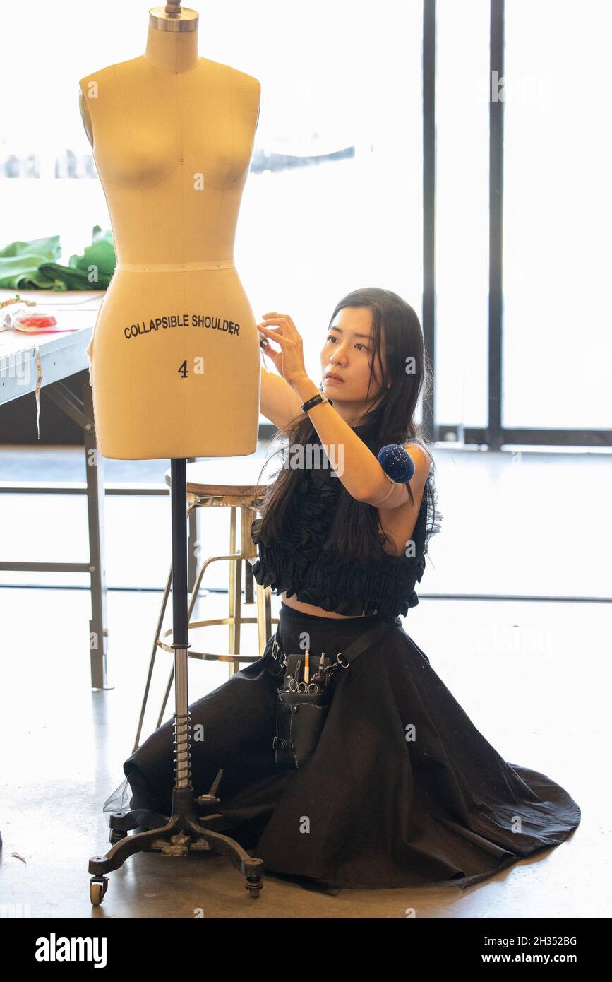 PROJECT RUNWAY, contestant designer Anna Zhou, 'A Colorful Return