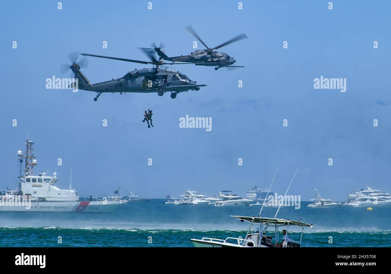 A 920th Rescue Wing HH-60G Pave Hawk helicopter hoists pararescuemen during a combat search-and-rescue demonstration at the 2021 National Salute to America's Heroes Air and Sea Show May 29, 2021. (U.S. Air Force photo by Master Sgt. Kelly Goonan) Stock Photo