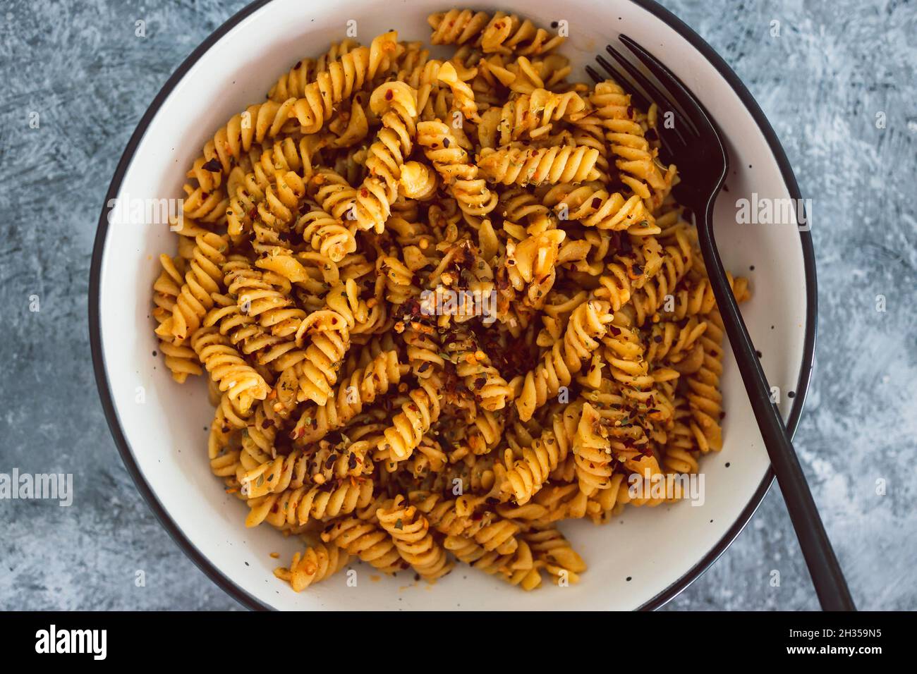 vegan garlic oil and chilli pasta, healthy plantbased food recipes