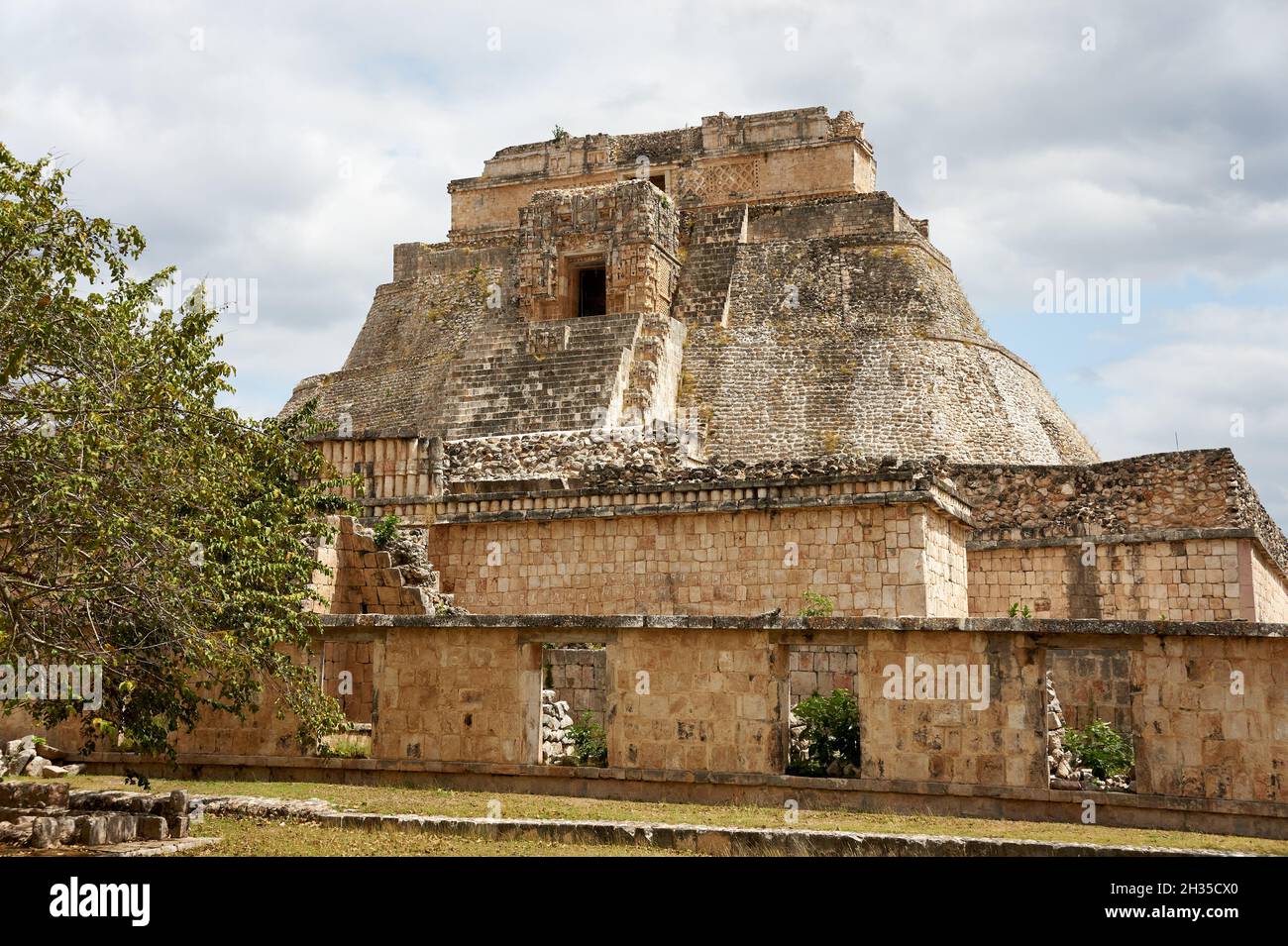 Pyramid of the Magician at the Mayan ruins of Uxmal, Yucatan, Mexico Stock Photo