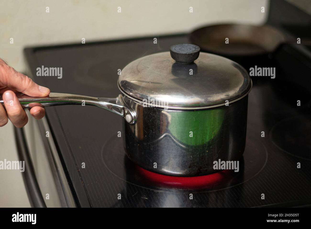 Induction stove hires stock photography and images Alamy