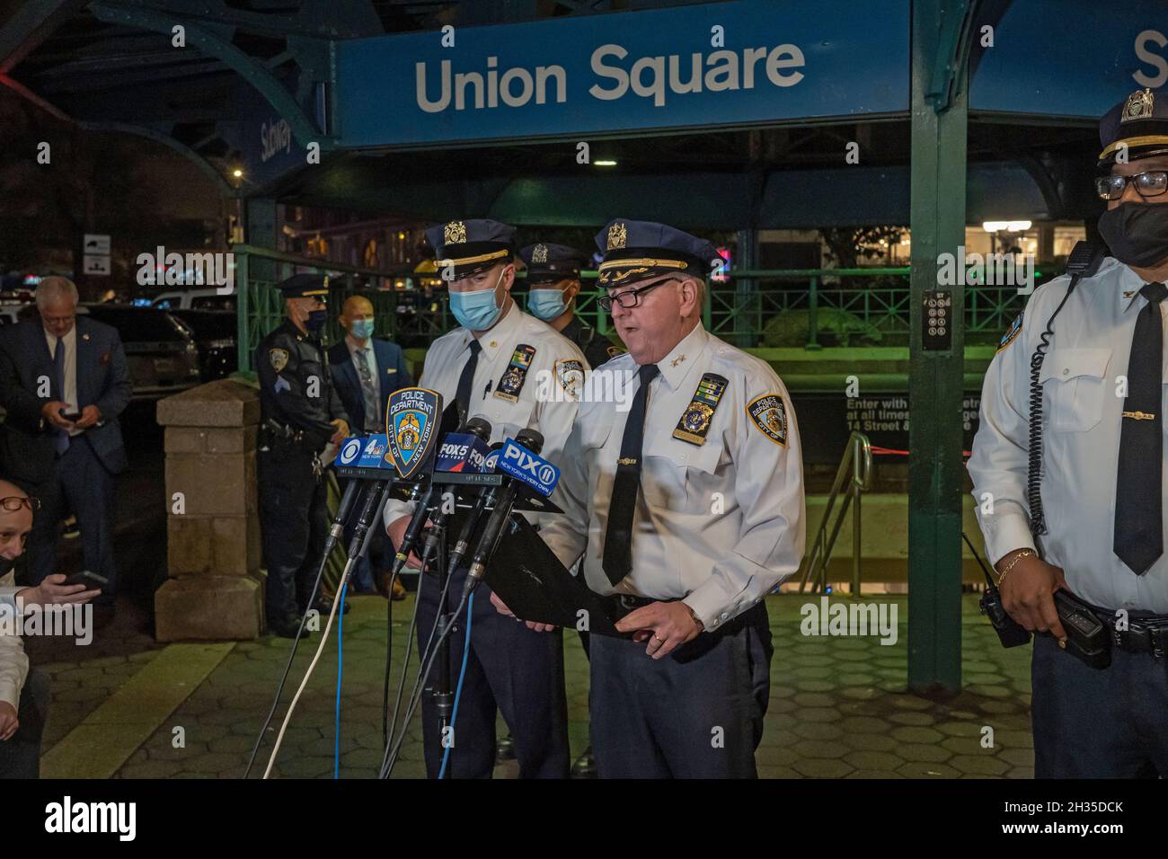 New York, United States. 25th Oct, 2021. New York Police Transit Bureau Assistant Chief Vincent Coogan speaks during a press conference outside the Union Square subway station in New York City. A man was shot in the leg during an attempted robbery for a cellphone on northbound N train as it approached Union Square station just before 5 p.m. The 42-year-old man, according to NYPD, was shot because he did not act fast enough. The victim was taken to Bellevue in stable condition. Credit: SOPA Images Limited/Alamy Live News Stock Photo