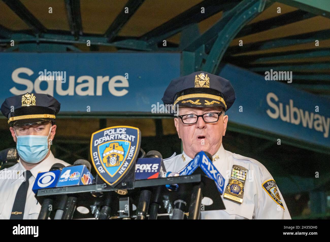 New York, United States. 25th Oct, 2021. New York Police Transit Bureau Assistant Chief Vincent Coogan speaks during a press conference outside the Union Square subway station in New York City. A man was shot in the leg during an attempted robbery for a cellphone on northbound N train as it approached Union Square station just before 5 p.m. The 42-year-old man, according to NYPD, was shot because he did not act fast enough. The victim was taken to Bellevue in stable condition. (Photo by Ron Adar/SOPA Images/Sipa USA) Credit: Sipa USA/Alamy Live News Stock Photo