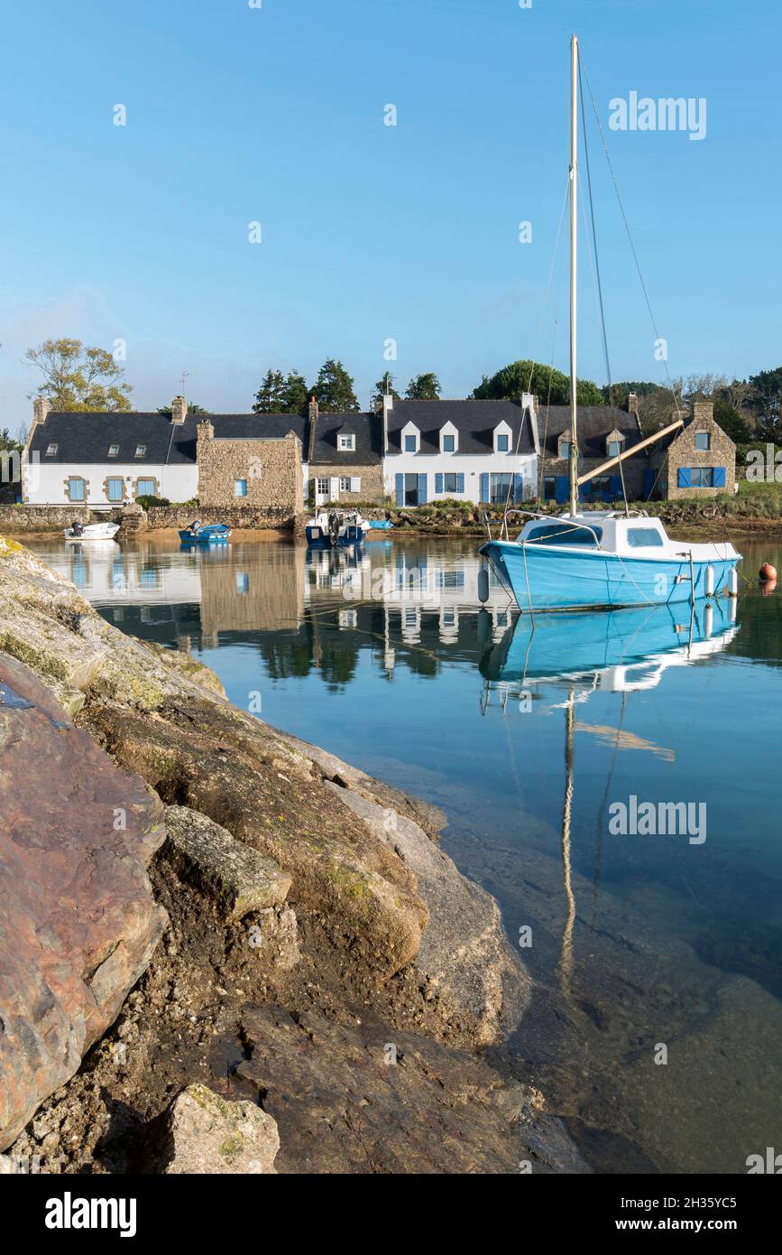 Brittany, France, Plouhinec (Brittany, north western France): boat and  fishing house in the harbour “port du Vieux passage” Stock Photo - Alamy