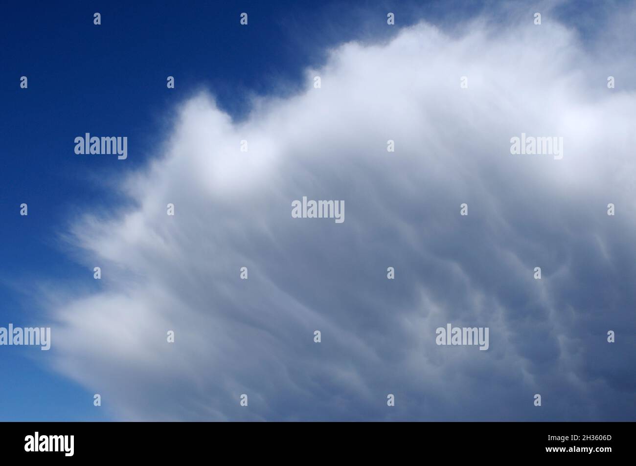 An advancing cumulonimbus storm cloud Stock Photo