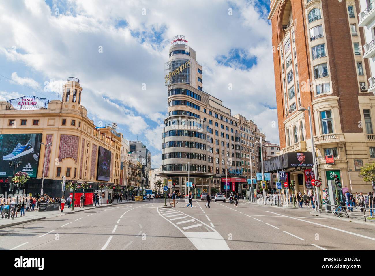 Madrid cinema building hi-res stock photography and images - Alamy