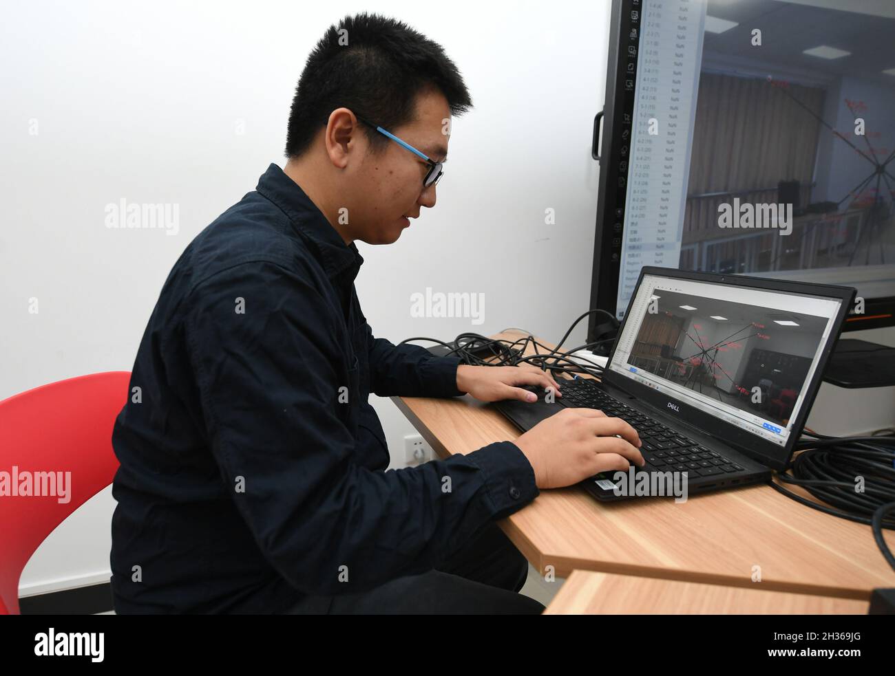 Beijing, China. 14th Oct, 2021. Jiang Liang, a student of Professor Huo Bo, sets cameras at the School of Astronautics, Beijing Institute of Technology, in Beijing, capital of China, Oct. 14, 2021. TO GO WITH 'China Focus: Smart tech serves as coaches for Beijing 2022 athletes' Credit: Ren Chao/Xinhua/Alamy Live News Stock Photo