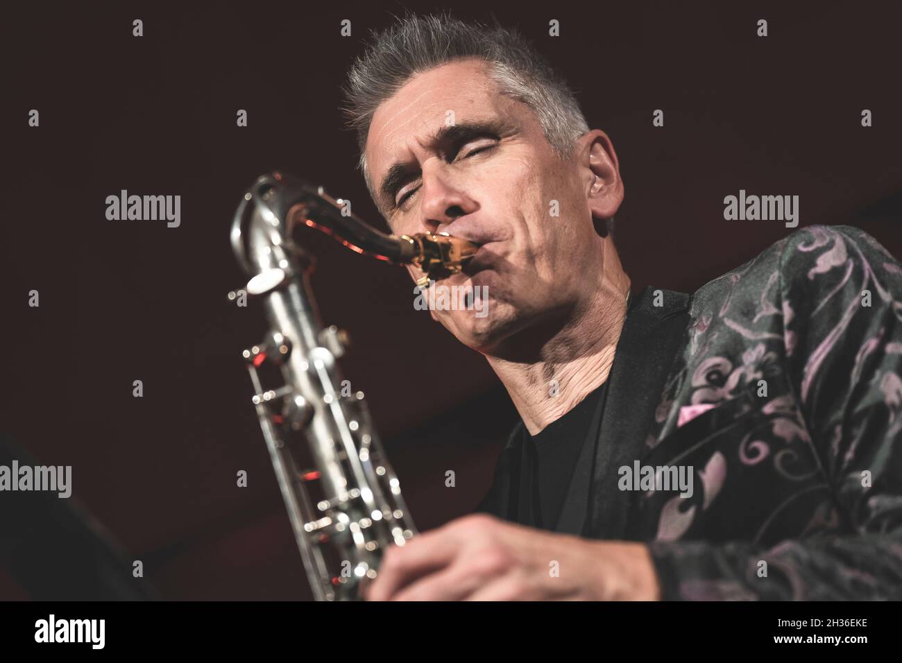 Odense, Denmark. 25th Oct, 2021. The American jazz singer, songwriter and saxophonist Curtis Stigers performs a live concert at Dexter in Odense. (Photo Credit: Gonzales Photo/Alamy Live News Stock Photo