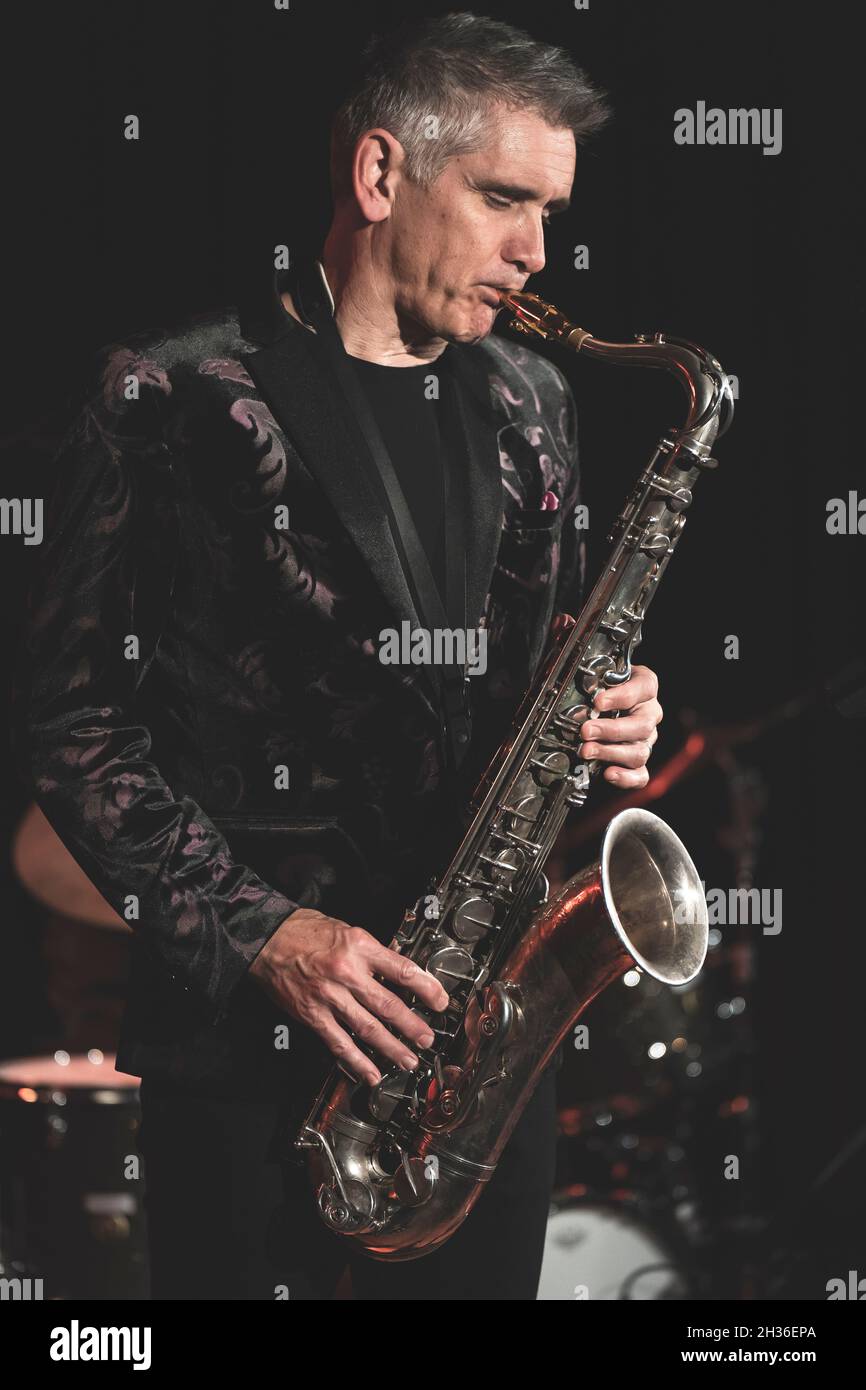 Odense, Denmark. 25th Oct, 2021. The American jazz singer, songwriter and saxophonist Curtis Stigers performs a live concert at Dexter in Odense. (Photo Credit: Gonzales Photo/Alamy Live News Stock Photo