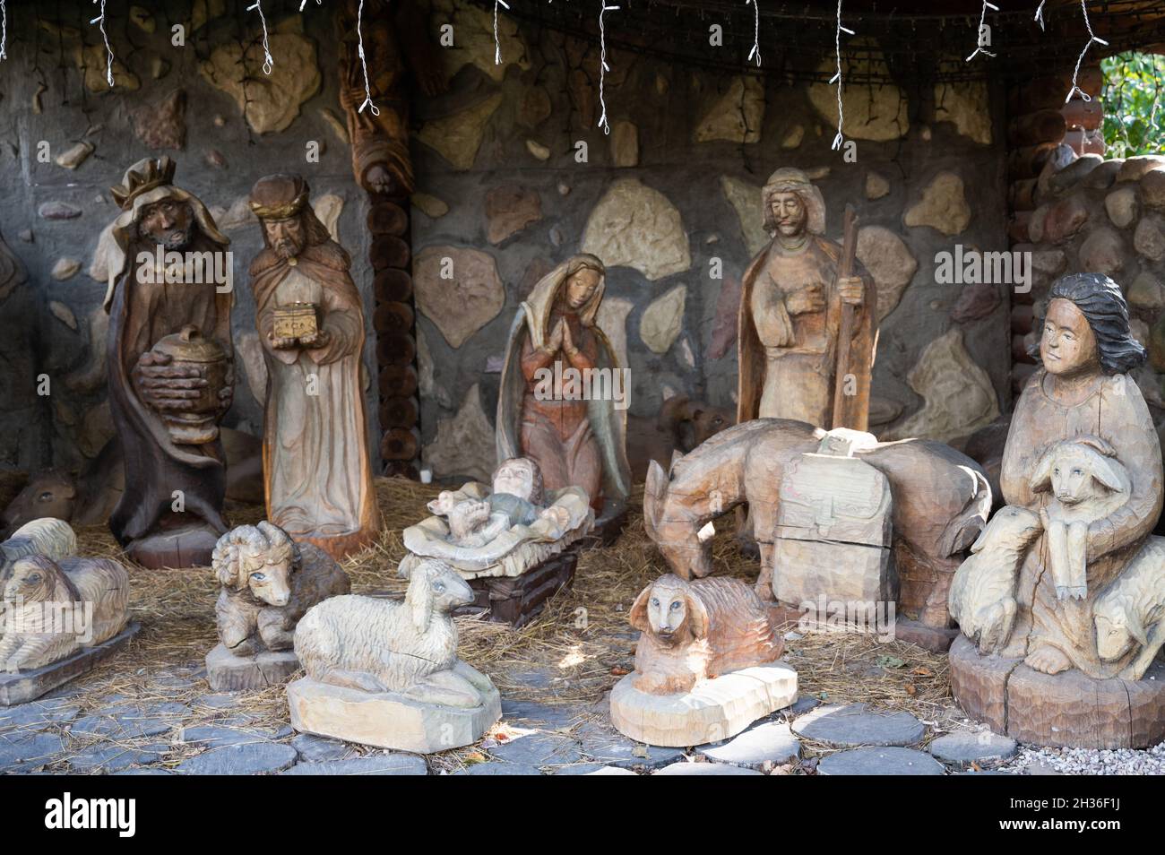 Christmas nativity scene with wooden figures Stock Photo - Alamy