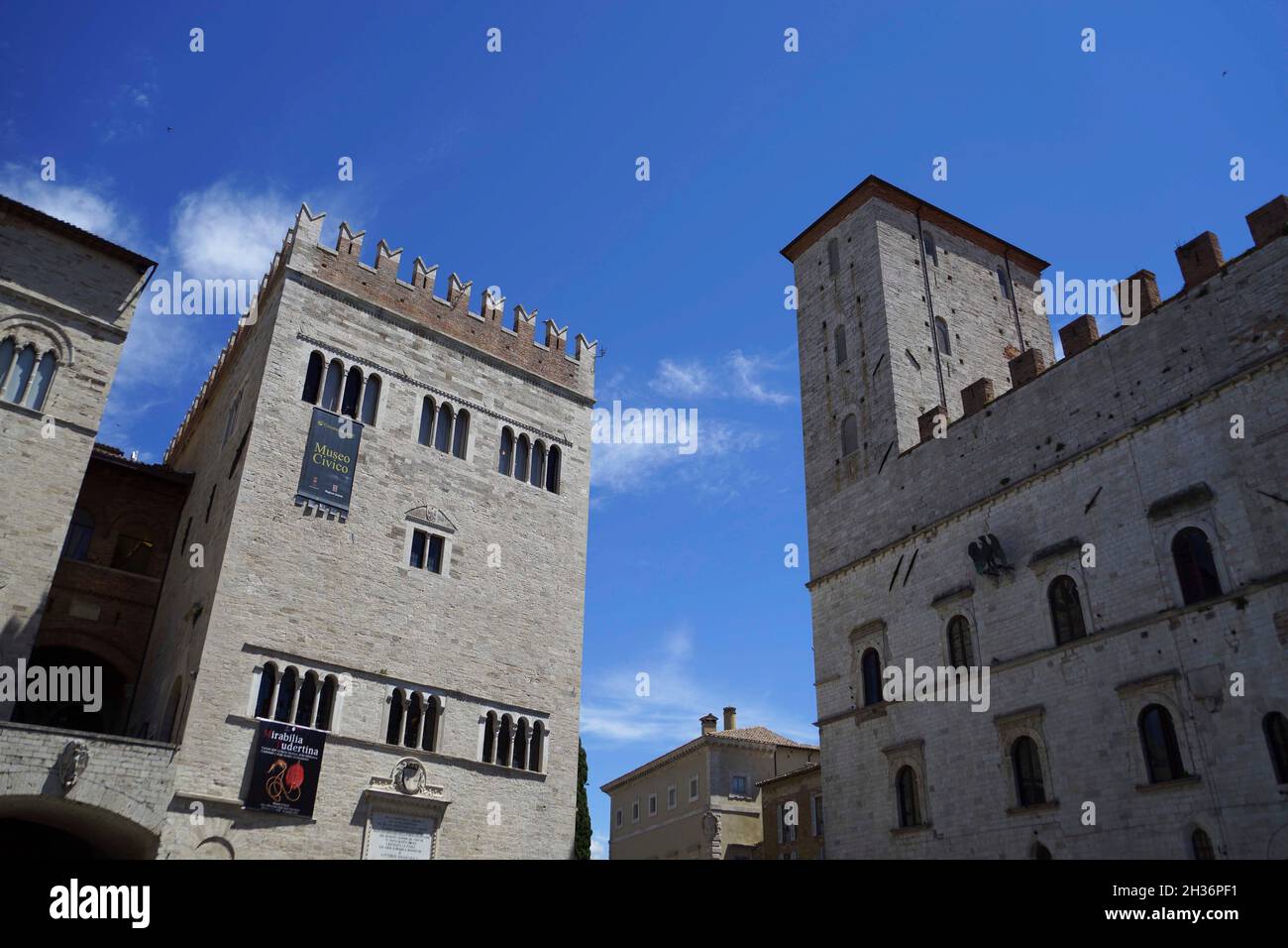 Palazzo dei Priori palace, Palazzo del Capitano palace, Piazza del