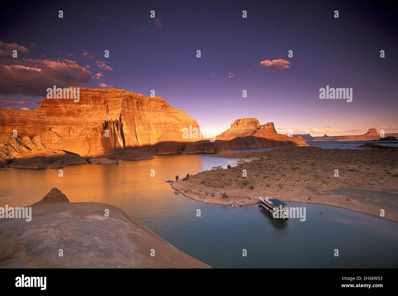 USA, UTAH . LAKE POWELL GUNSIGHT BUTTE Stock Photo Alamy