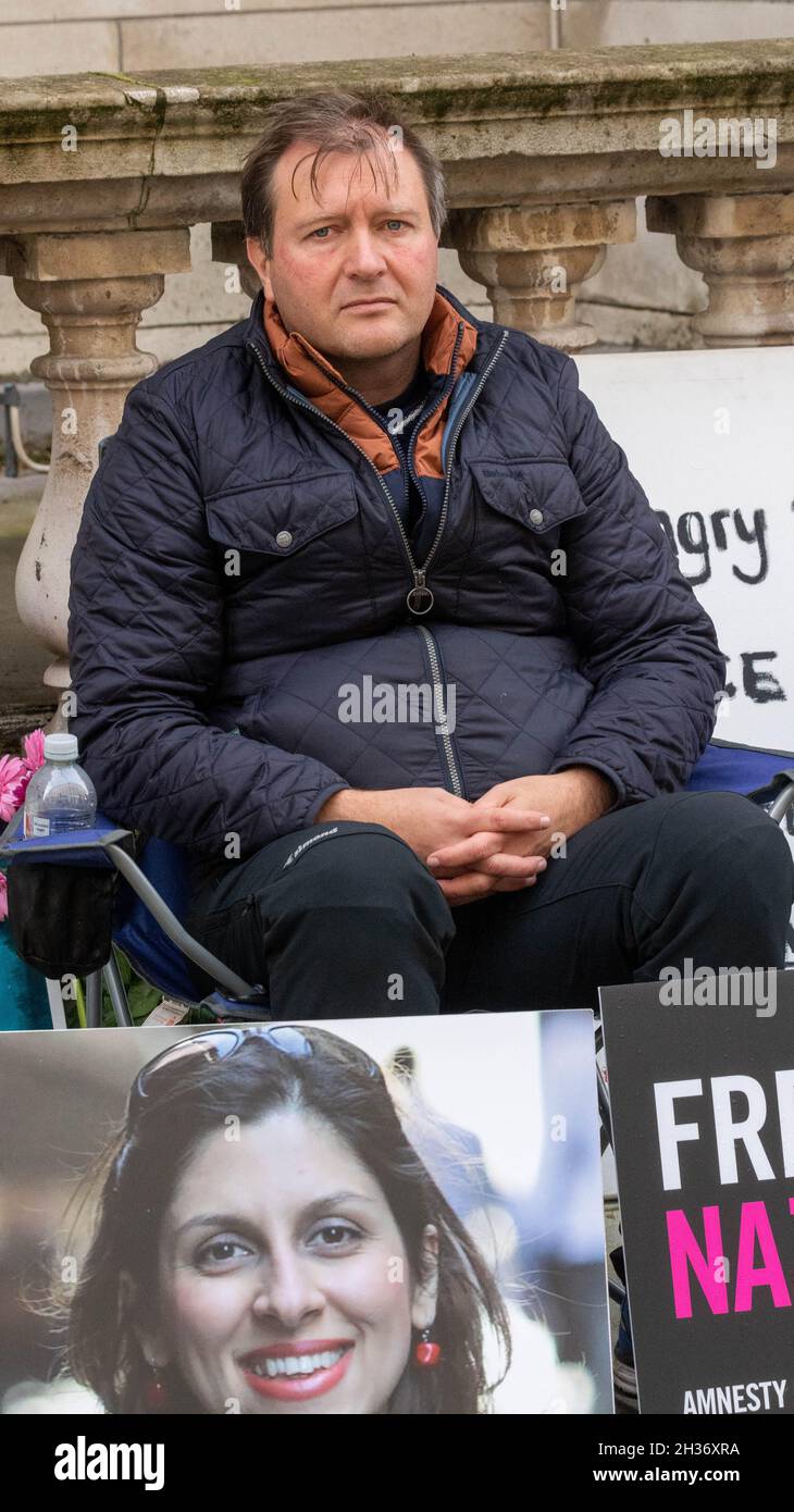 London, UK. 26th Oct, 2021. Richard Ratcliffe, husband of imprisoned Nazanin Zaghari-Ratcliffe, on hunger strike for her release outside the Foreign and Commonwealth Office London UK Credit: Ian Davidson/Alamy Live News Stock Photo