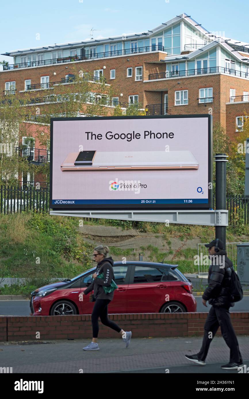 Electronic advertising billboards hires stock photography and images