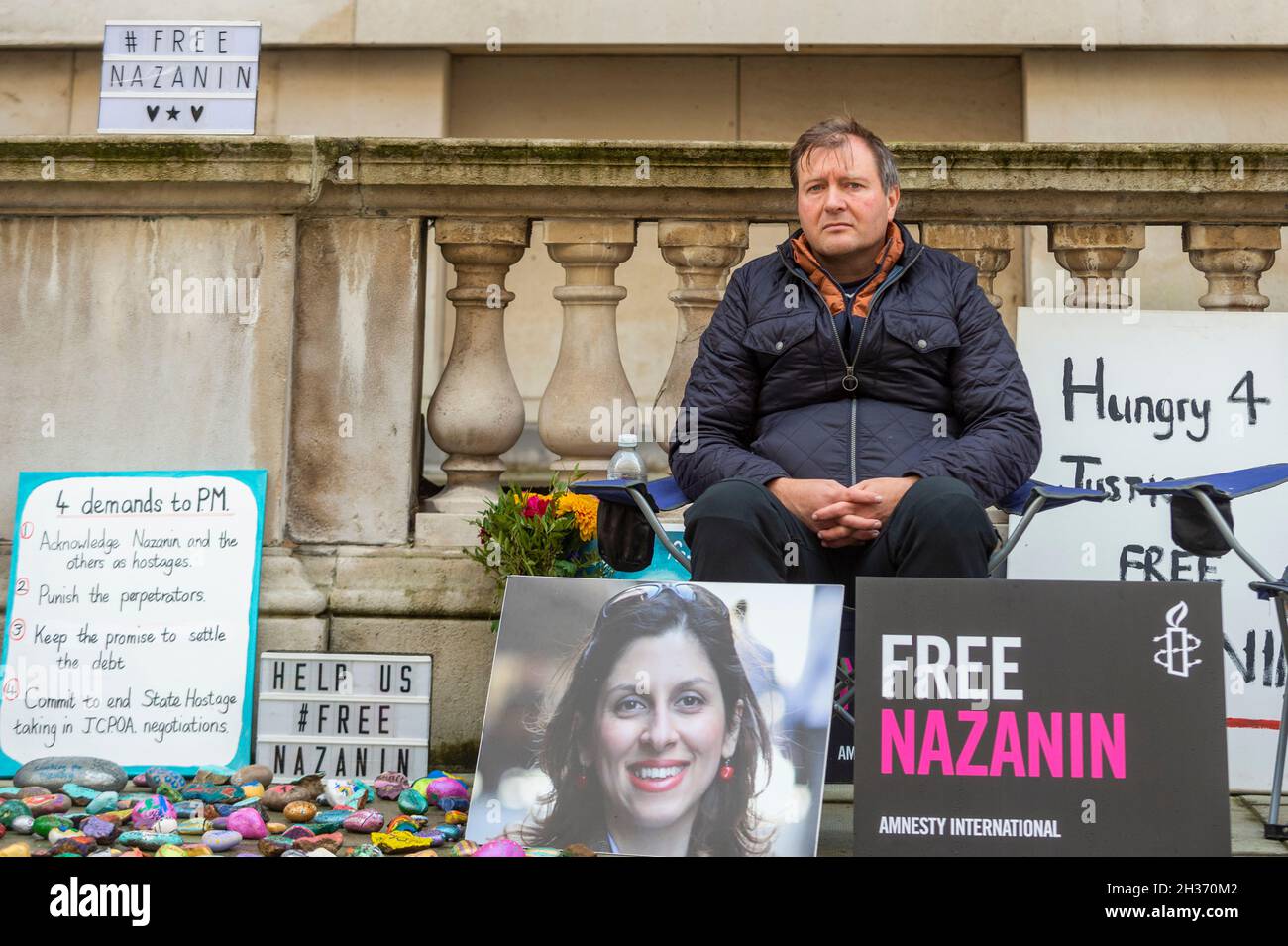 London, UK.  26 October 2021.  Richard Ratcliffe, husband of detained British-Iranian aid worker Nazanin Zaghari-Ratcliffe, on day 3 of his hunger strike outside the Foreign and Commonwealth Office demanding that the UK government tries to do more to secure her release.  Mrs Zaghari-Ratcliffe has been held in Iran since 2016 and has not seen her daughter for two years and faces a return to prison.  Credit: Stephen Chung / Alamy Live News Stock Photo