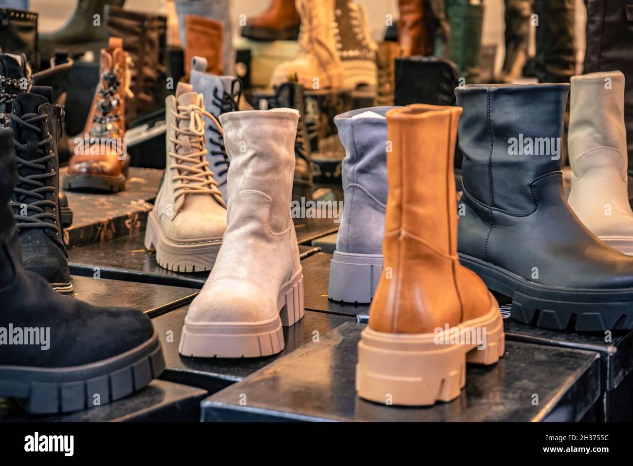 CALIS, TURKEY, 12TH AUGUST 2015: An english lady buying fake shoes from a  market stall in calis in turkey, 12th august 2015 Stock Photo - Alamy