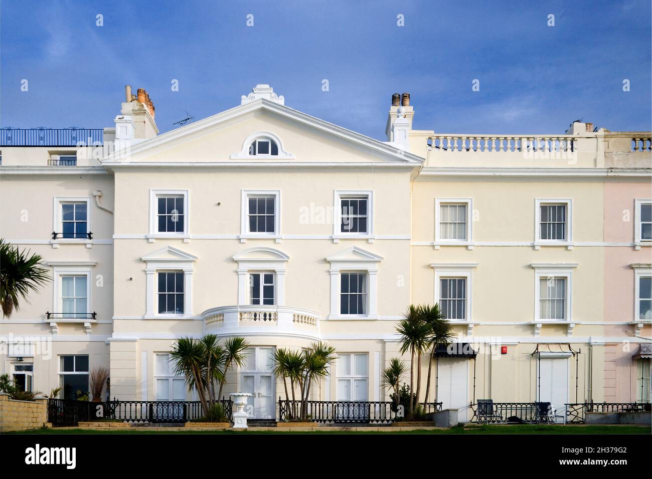 flats and apartments overlooking the sea at west hoe plymouth devon
