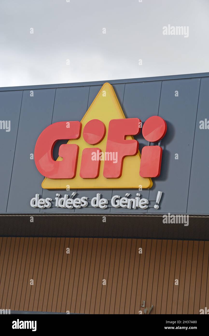 Gifi store, Issoire, France Stock Photo