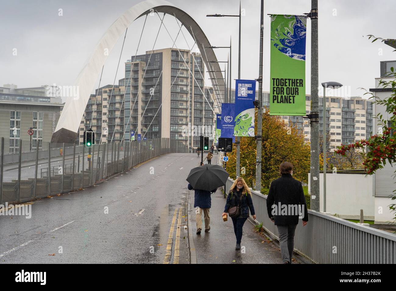 Glasgow, Scotland, UK. 26th October 2021. With less than a week to go until start of UN Climate Change Conference in Glasgow the site has been surrounded by ring of steel security fences. The adjacent Clydeside Expressway is also  closed to traffic.  Iain Masterton/Alamy Live News. Stock Photo