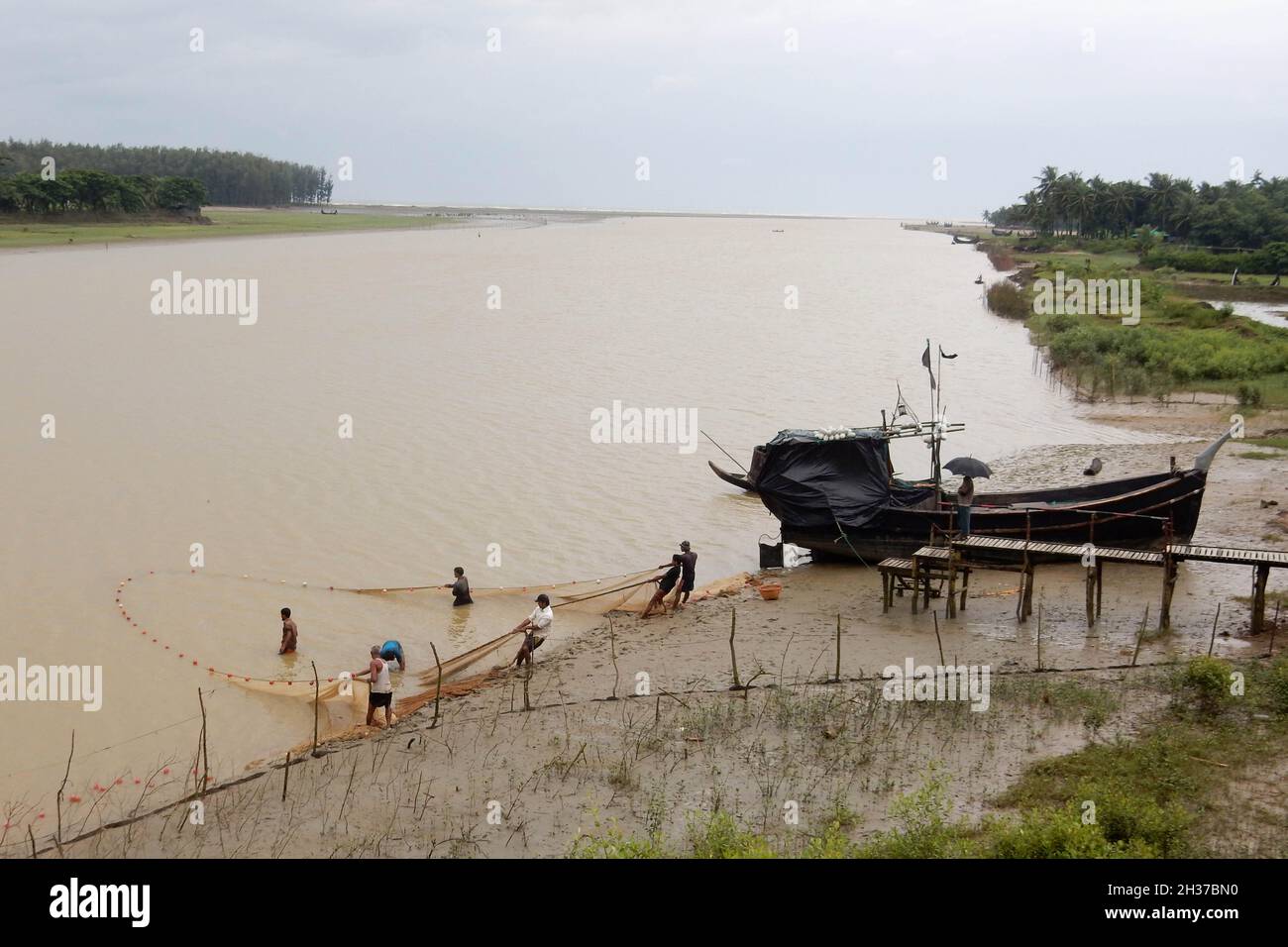 River Net Fishing Stock Photo Alamy