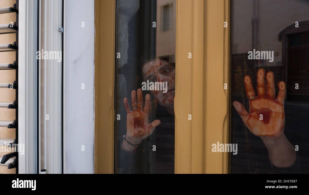 Girl ghost ghost blood female hi-res stock photography and images - Alamy