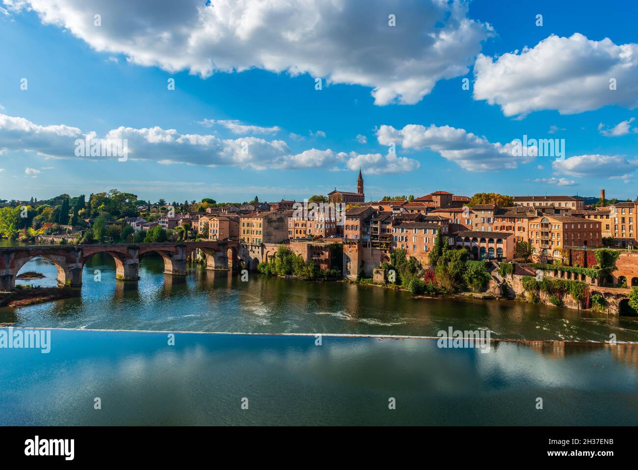 The Tarn river and its banks, from the Pont Neuf in Albi, in the Tarn, in Occitanie, France Stock Photo