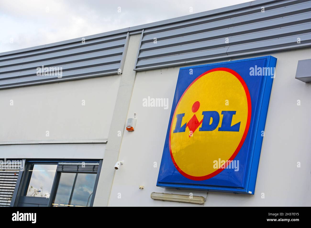 Lidl store, discount supermarket,  Issoire, Auvergne-Rhone-Alpes, France Stock Photo