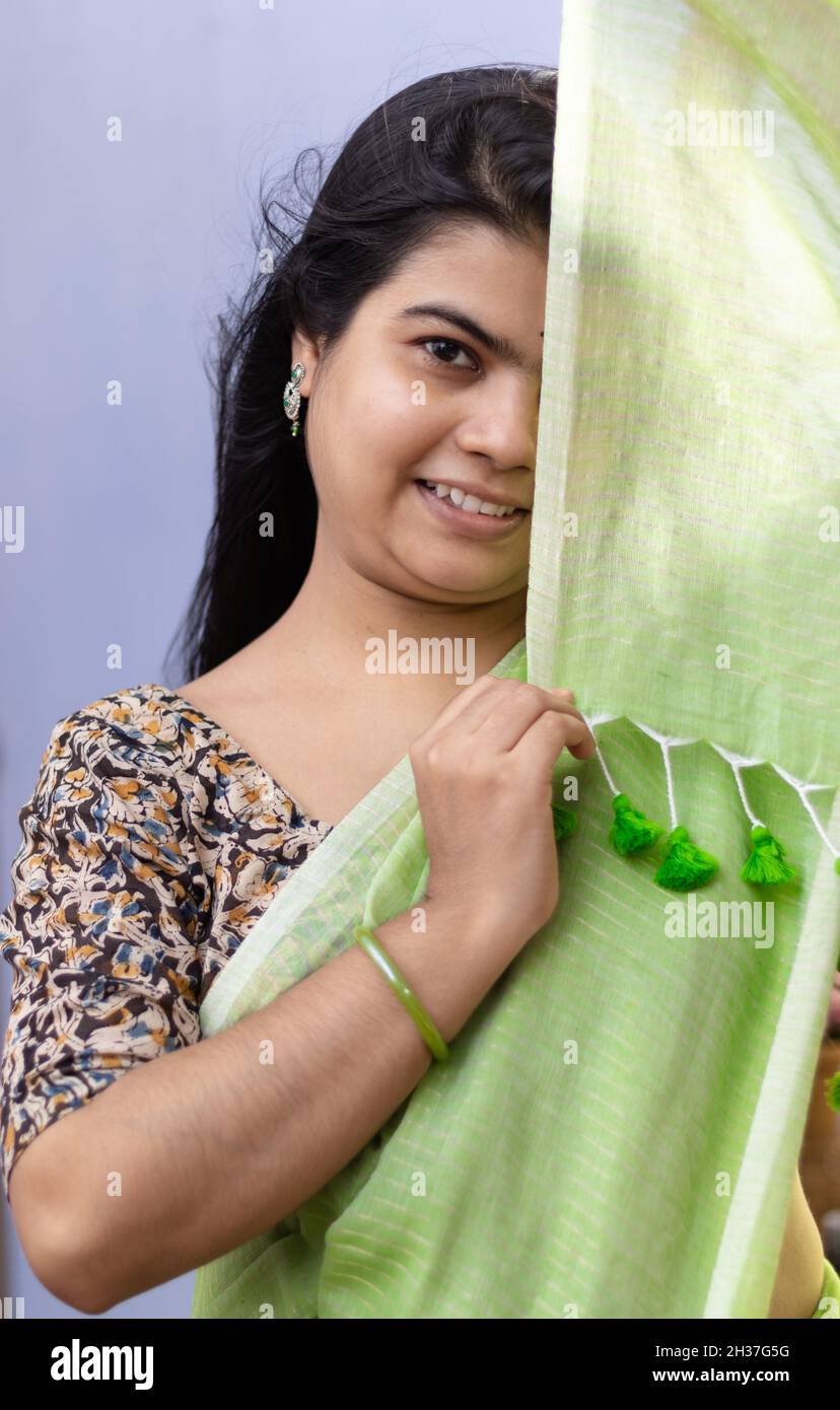 Portrait of a beautiful Indian woman in green saree Stock Photo - Alamy
