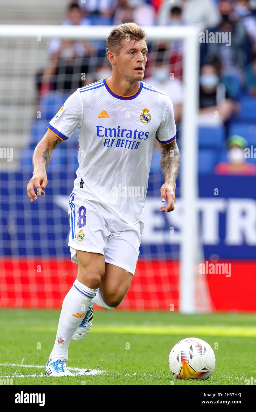 BARCELONA - OCT 3: Toni Kroos in action during the La Liga match between RCD Espanyol and Real Madrid CF at the RCDE Stadium on October 3, 2021 in Bar Stock Photo