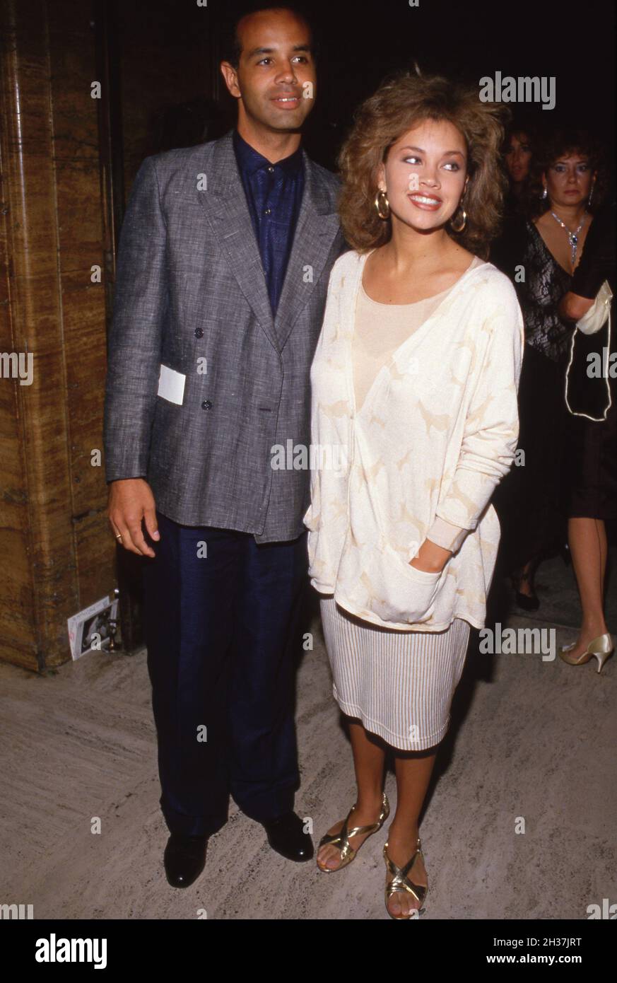 Vanessa Williams and Ramon Hervey Circa 1980's Credit: Ralph  Dominguez/MediaPunch Stock Photo - Alamy, image size:873x1390