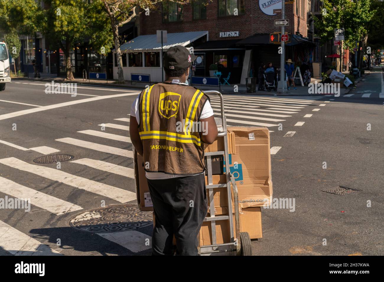 Seasonal worker from UPS in the Greenwich Village neighborhood of New York on Friday, October 22, 2021. (© Richard B. Levine) Stock Photo