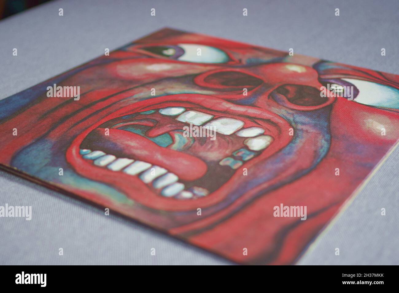 King Crimson 1969 debut album In the Court of the Crimson King vinyl LP paper sleeve cover 21st Century Schizoid Man face Stock Photo