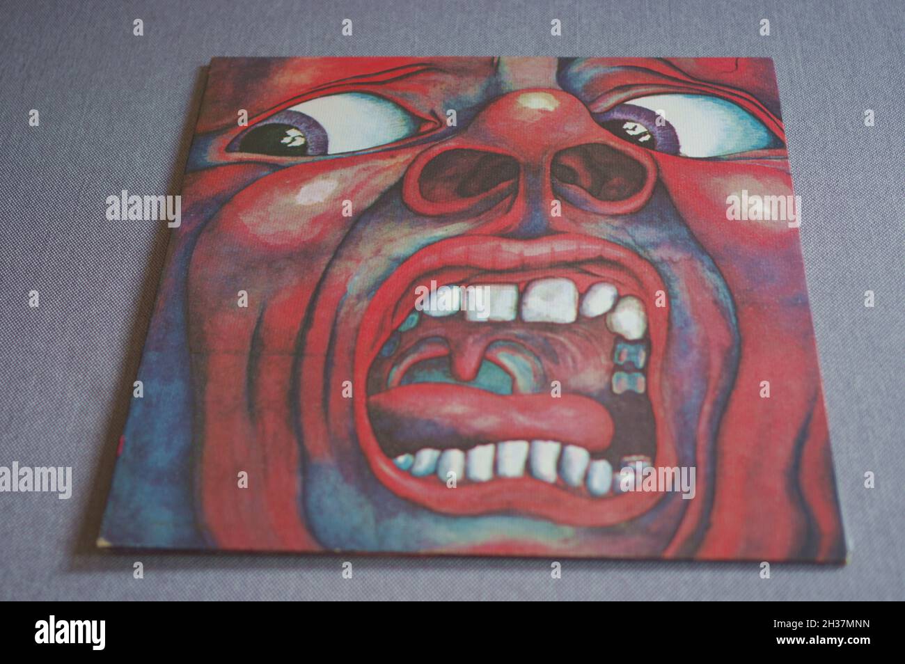King Crimson 1969 debut album In the Court of the Crimson King vinyl LP paper sleeve cover 21st Century Schizoid Man face Stock Photo
